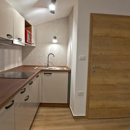 Apartmaji Tanto Malovse Crnice Exterior photo