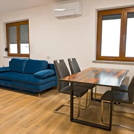 Apartmaji Tanto Malovse Crnice Exterior photo