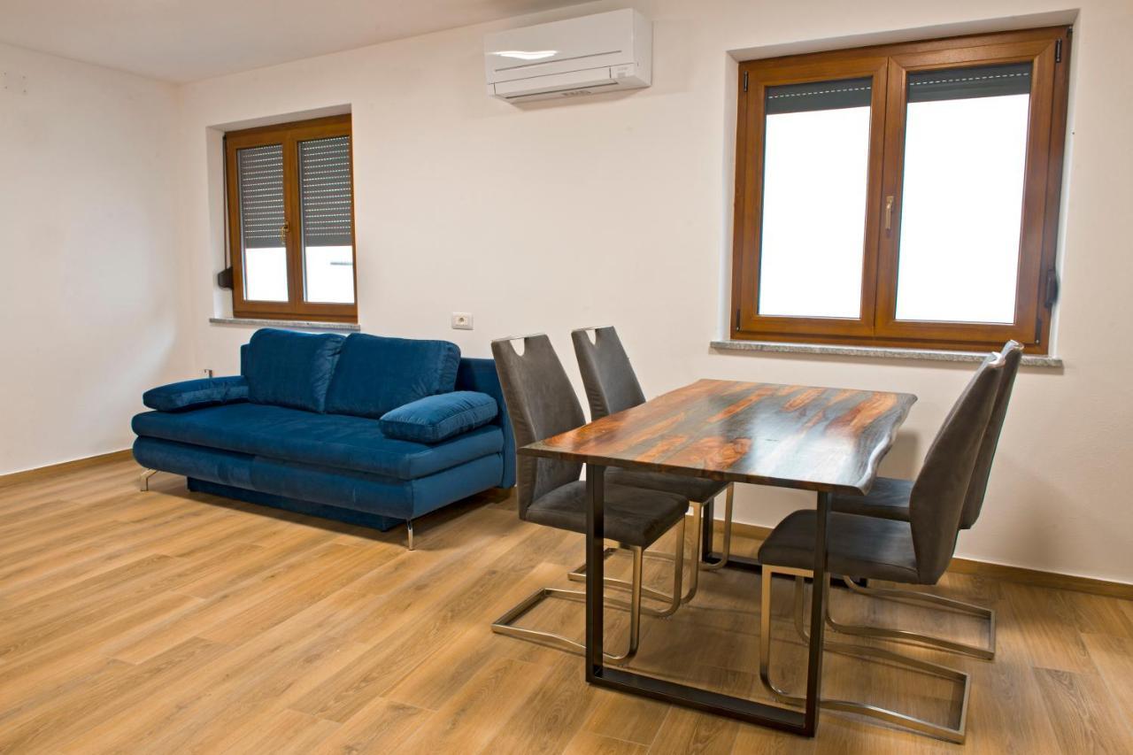 Apartmaji Tanto Malovse Apartment *