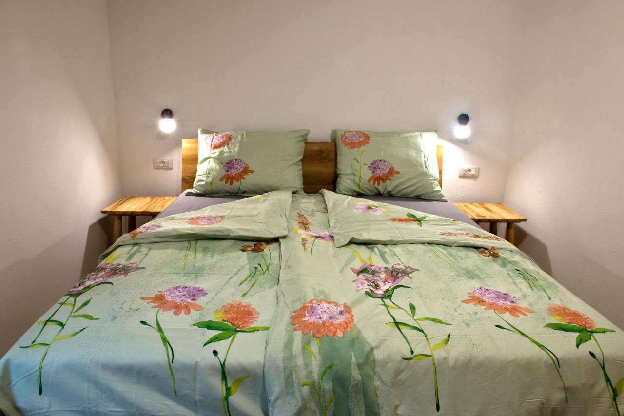 Apartmaji Tanto Malovse *