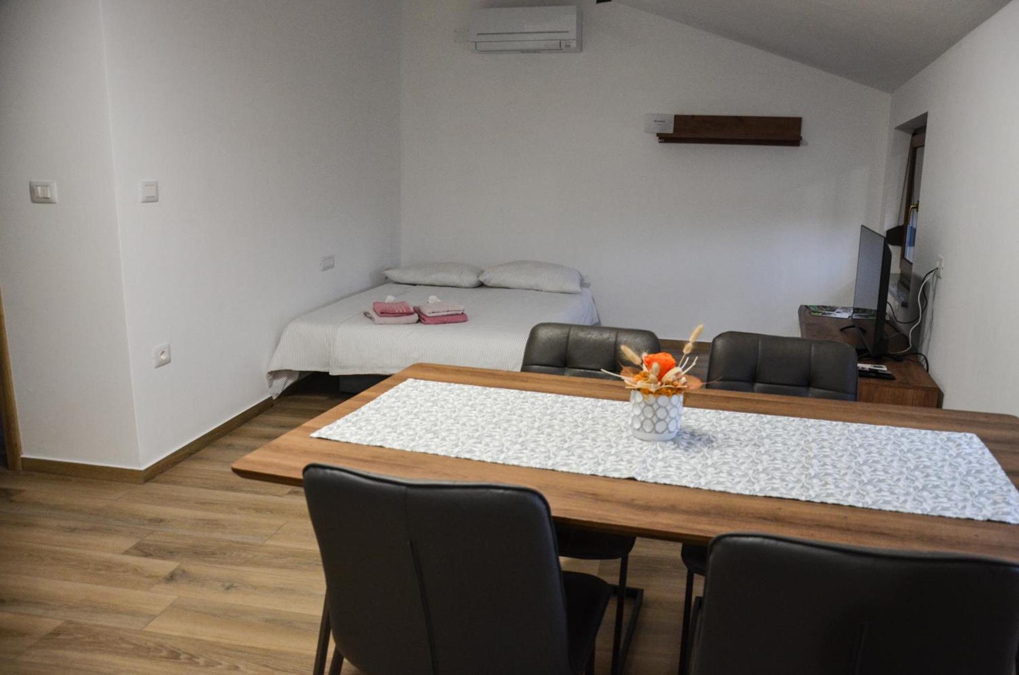 Apartment Apartmaji Tanto Malovse Crnice