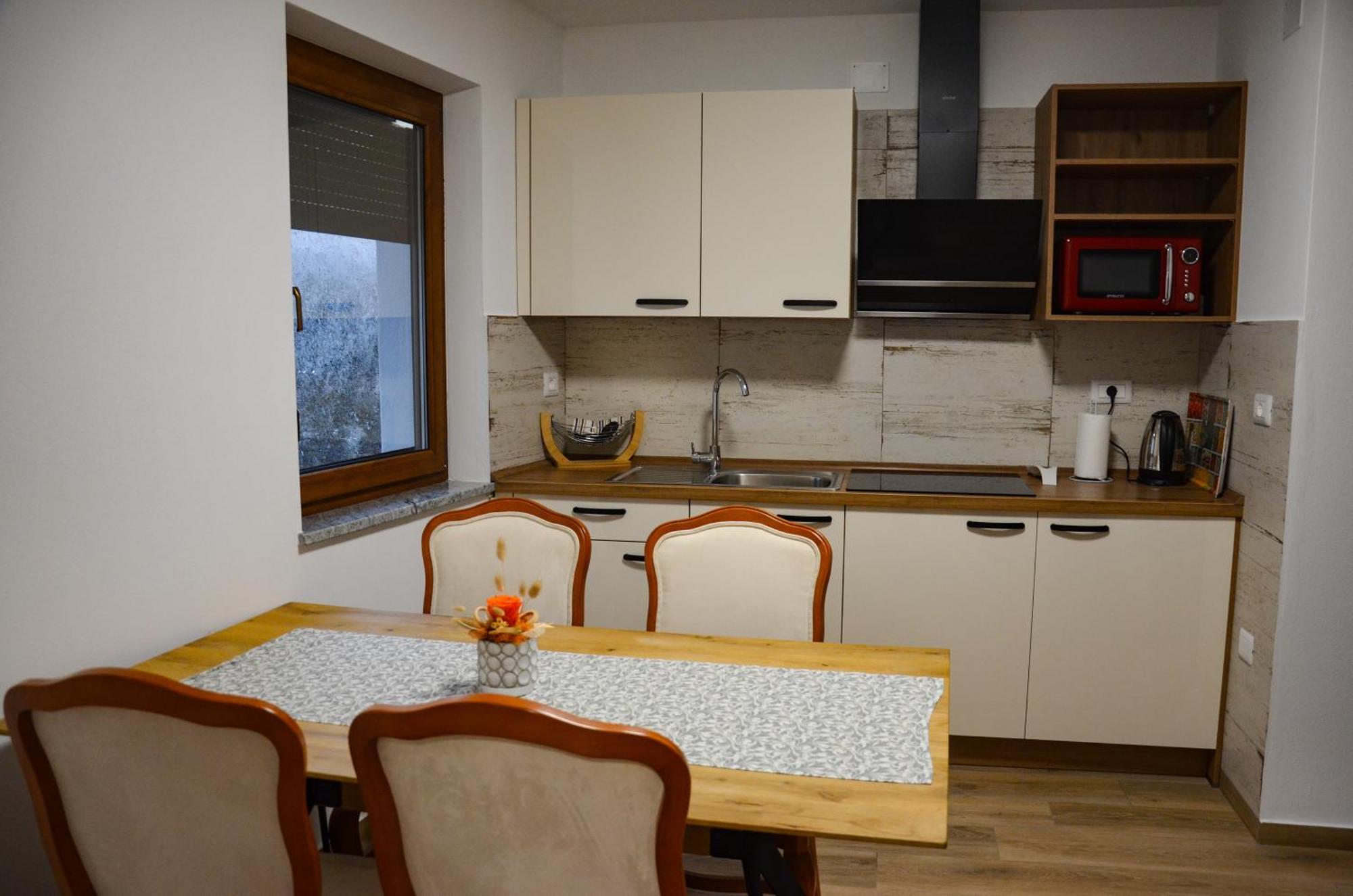 Apartmaji Tanto Malovse *